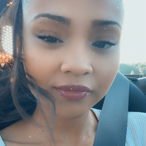 Meet your Posher, Leeann